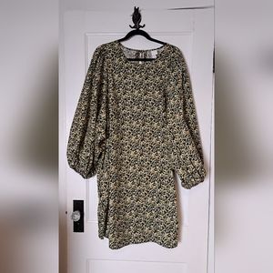 Ballon sleeved shift dress with allover small floral print